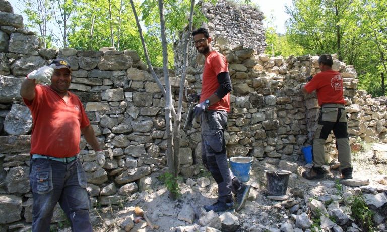 Travaux de restauration de vestiges historiques