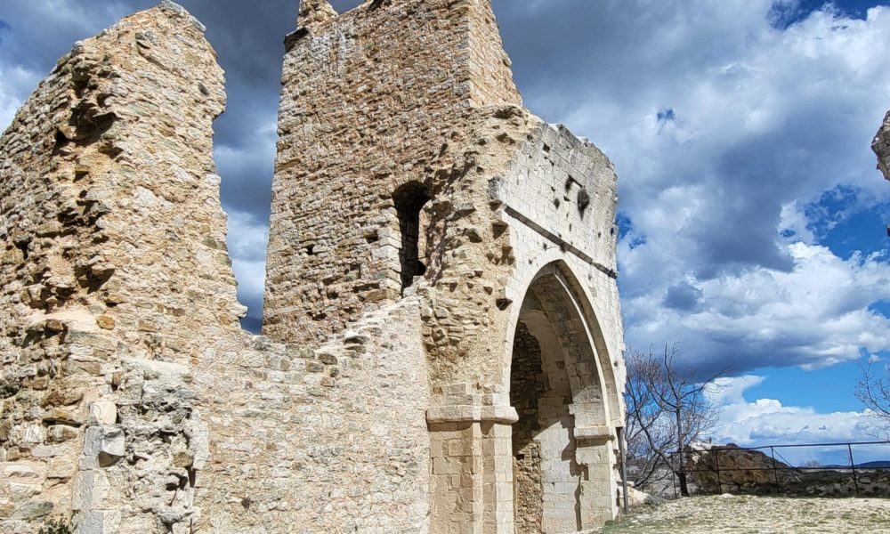 Travaux de restauration d'urgence de vestiges historiques